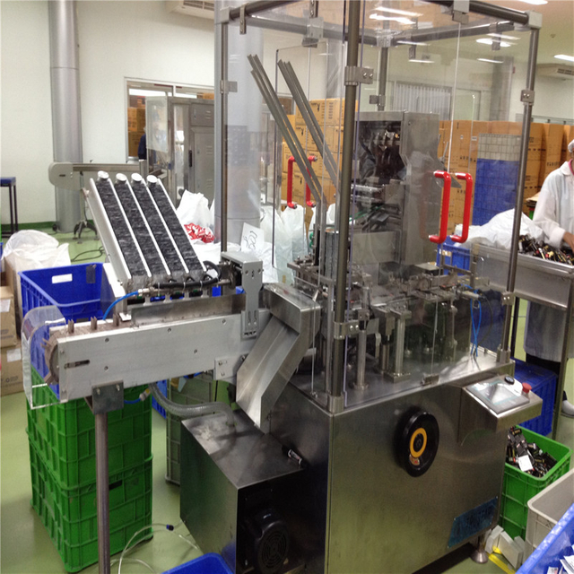 3 hoặc 4 miếng bao cao su máy carton