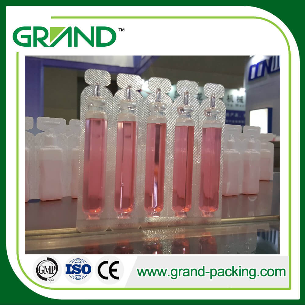 Ampoule nhựa tự động hình thành máy niêm phong với máy dán nhãn