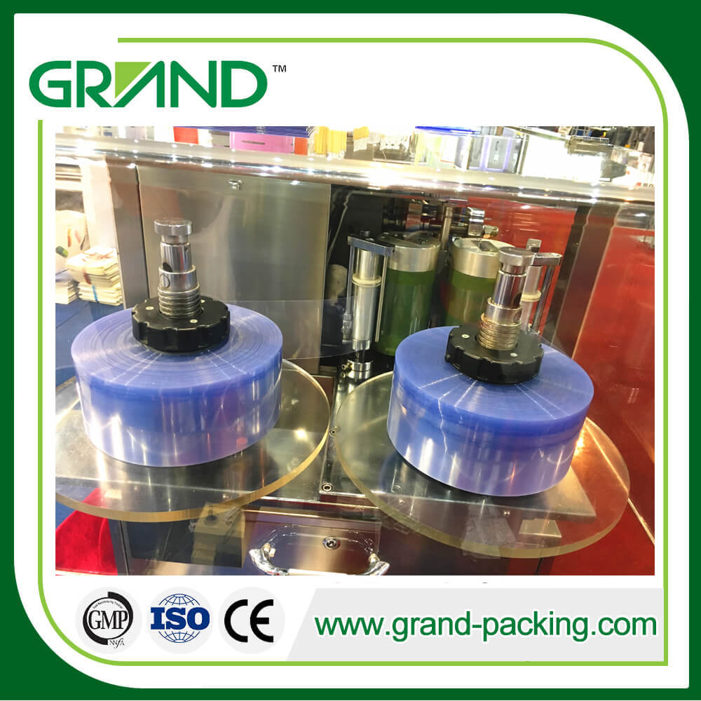 Ampoule nhựa tự động hình thành máy niêm phong với máy dán nhãn