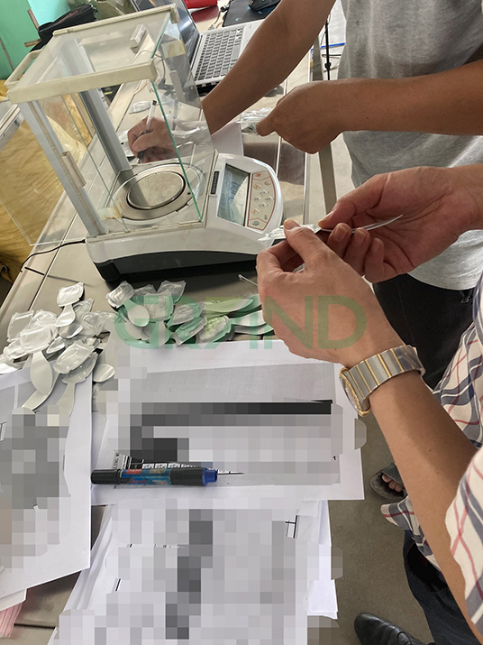 M&aacute;y l&agrave;m đầy nước hoa v&agrave; m&aacute;y ni&ecirc;m phong