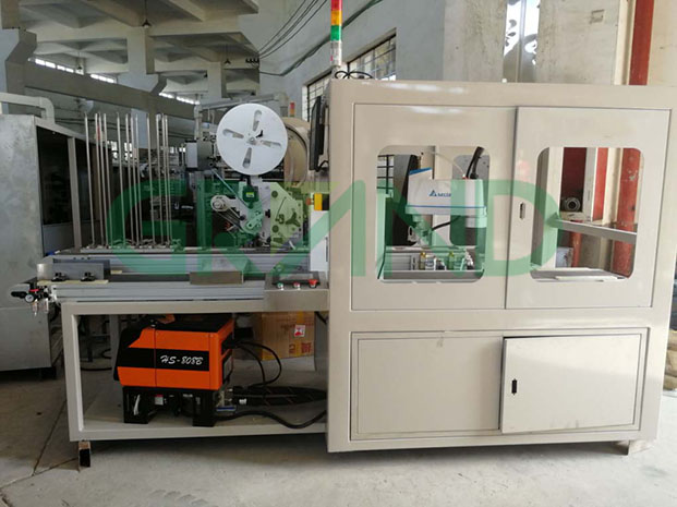 Khăn lau ướt v&agrave; m&aacute;y đ&oacute;ng g&oacute;i