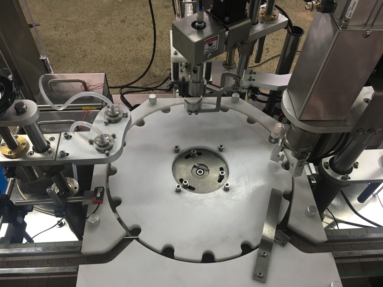 Chai thuốc khử tr&ugrave;ng cồn v&agrave; chế độ đ&oacute;ng chai của caps02